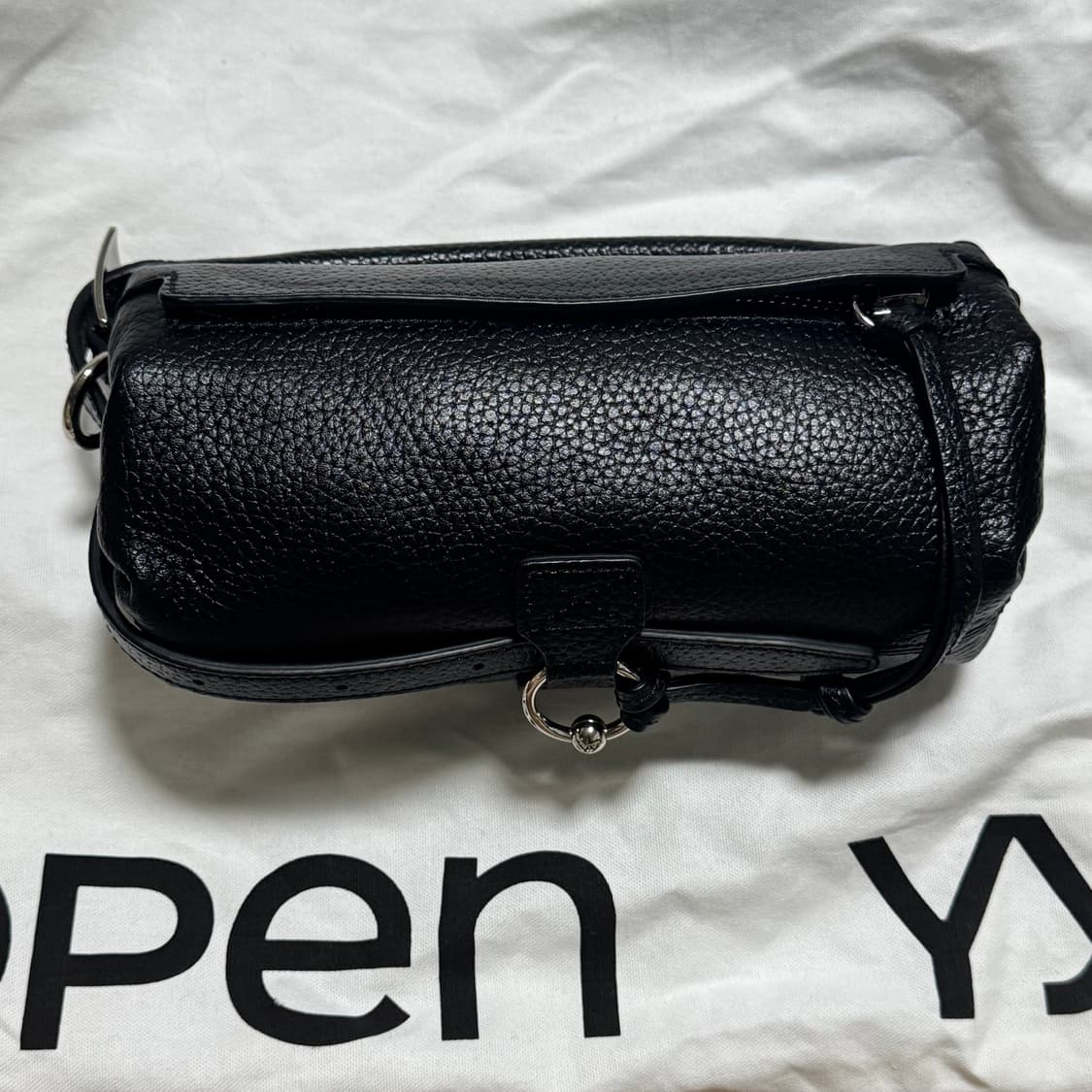 오픈와이와이 필로우 미니 백 블랙 상품이미지2