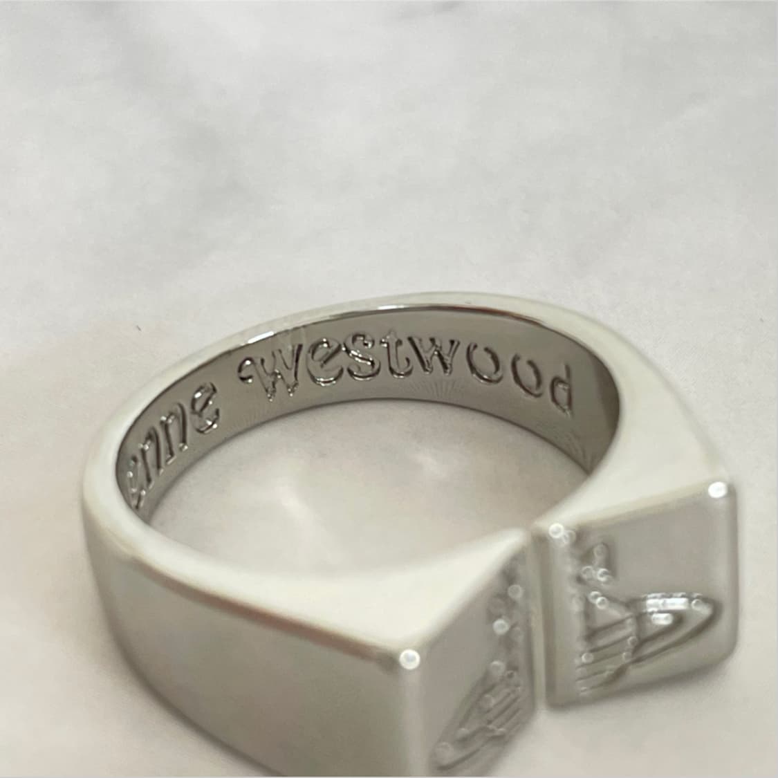 비비안 웨스트우드 아카이브 orb 로고 각인링 반지 상품이미지4