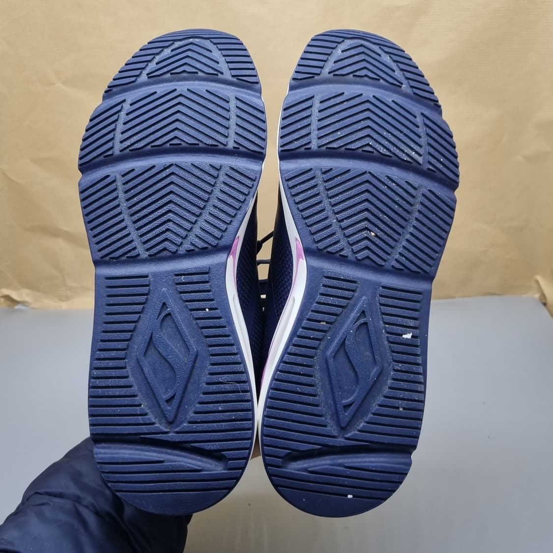 스케쳐스 트레스에어 우노 여성운동화240  상품이미지3