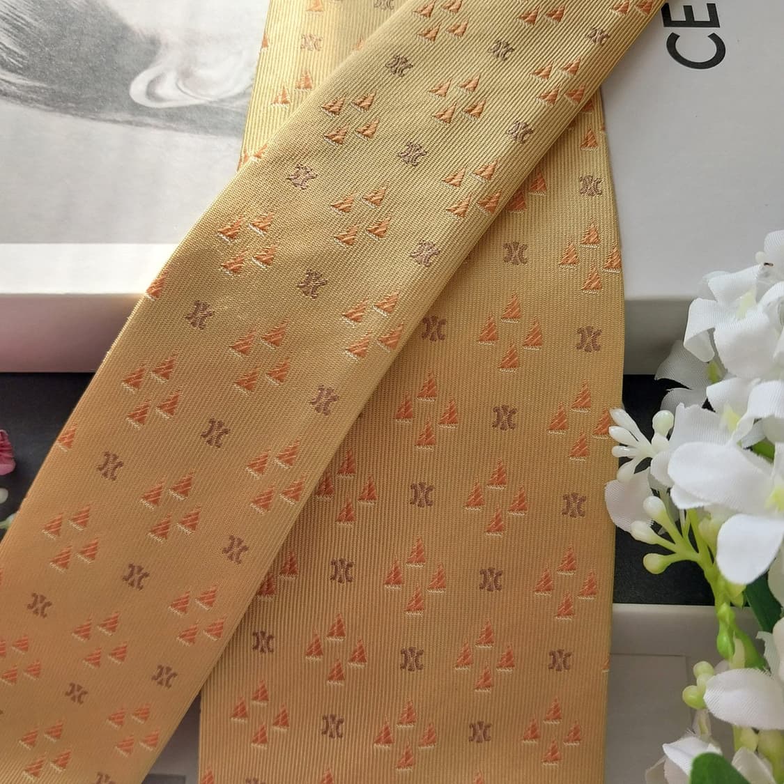 셀린느 실크 옐로우 트리오페&요트 넥타이 9.1cm A+등급 K1556
 상품이미지4