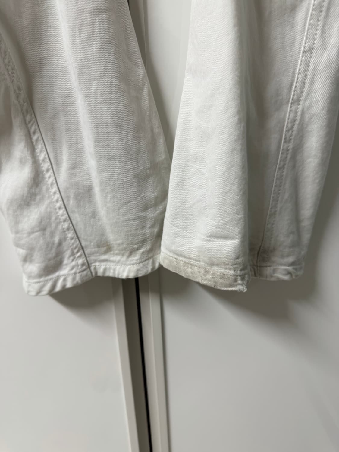 존갈리아노 화이트 디테일 팬츠 상품이미지4