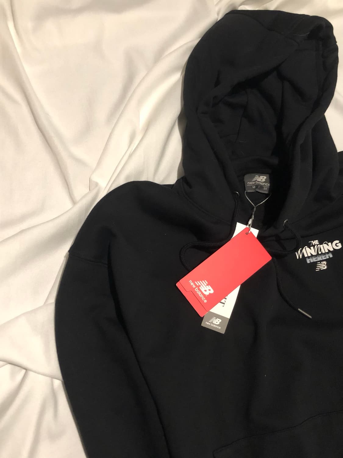 New Balance x IU 월드투어 콜라보 후디 상품이미지3