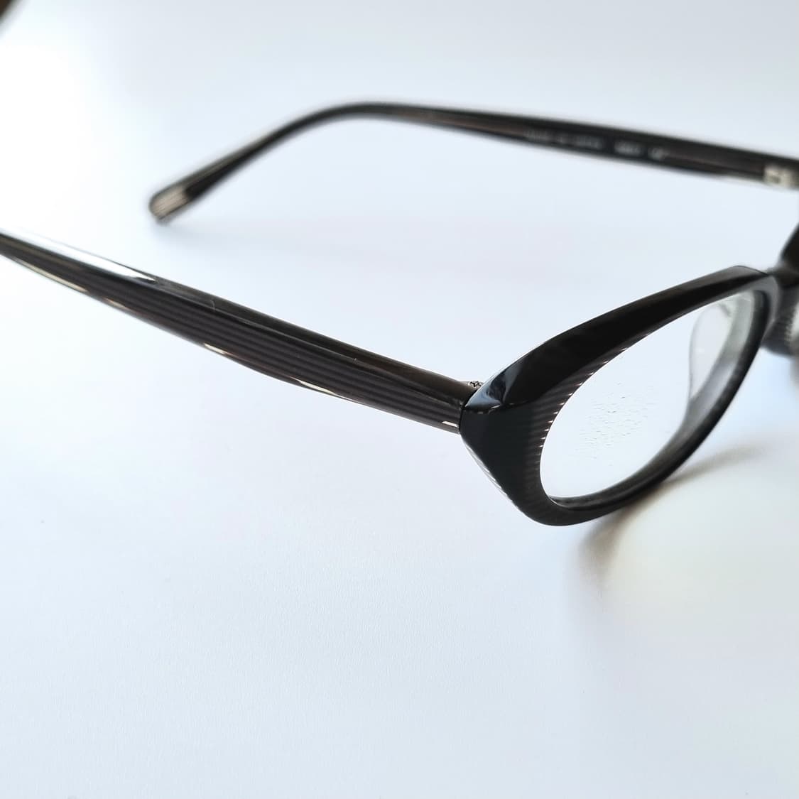 데드스탁 세련미와 디테일의 완성 O&X 뉴욕 스트라이프 안경테 상품이미지7