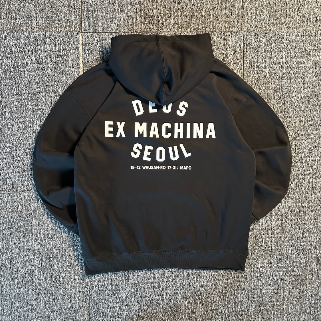 데우스 엑스마키나 서울 후드티 상품이미지2