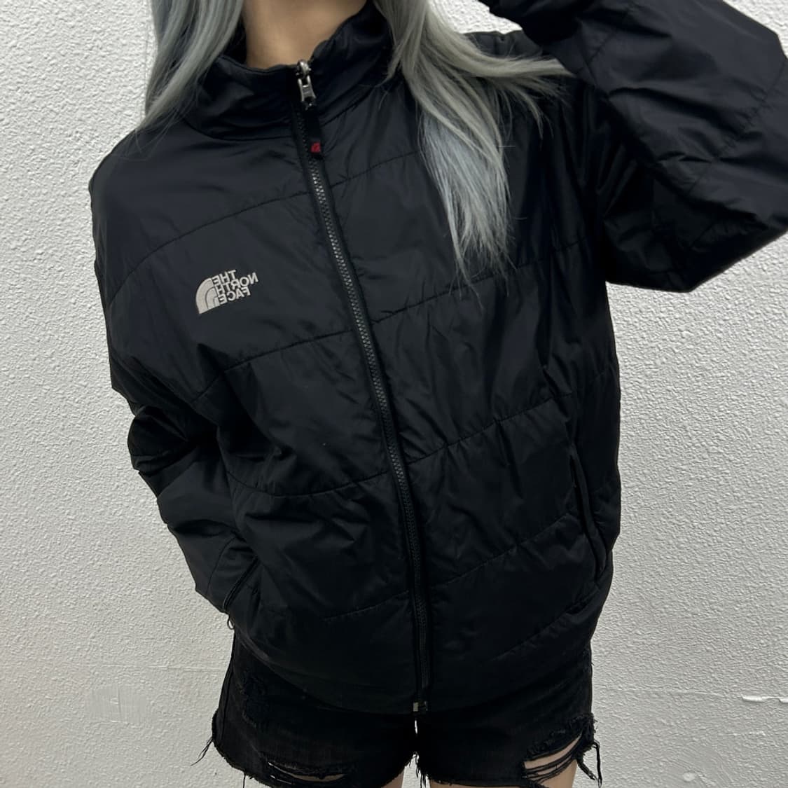 노스페이스 블랙 경량 패딩 100 상품이미지2