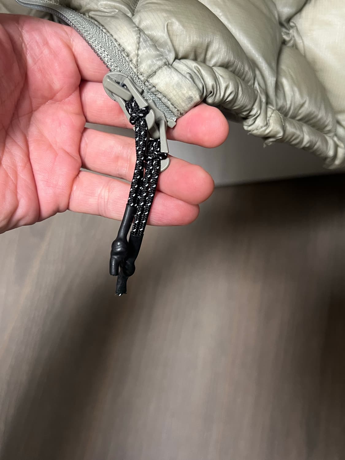 (L) ROA 로아 하이킹 해린 패딩 팝니다. 그레이 컬러 상품이미지5