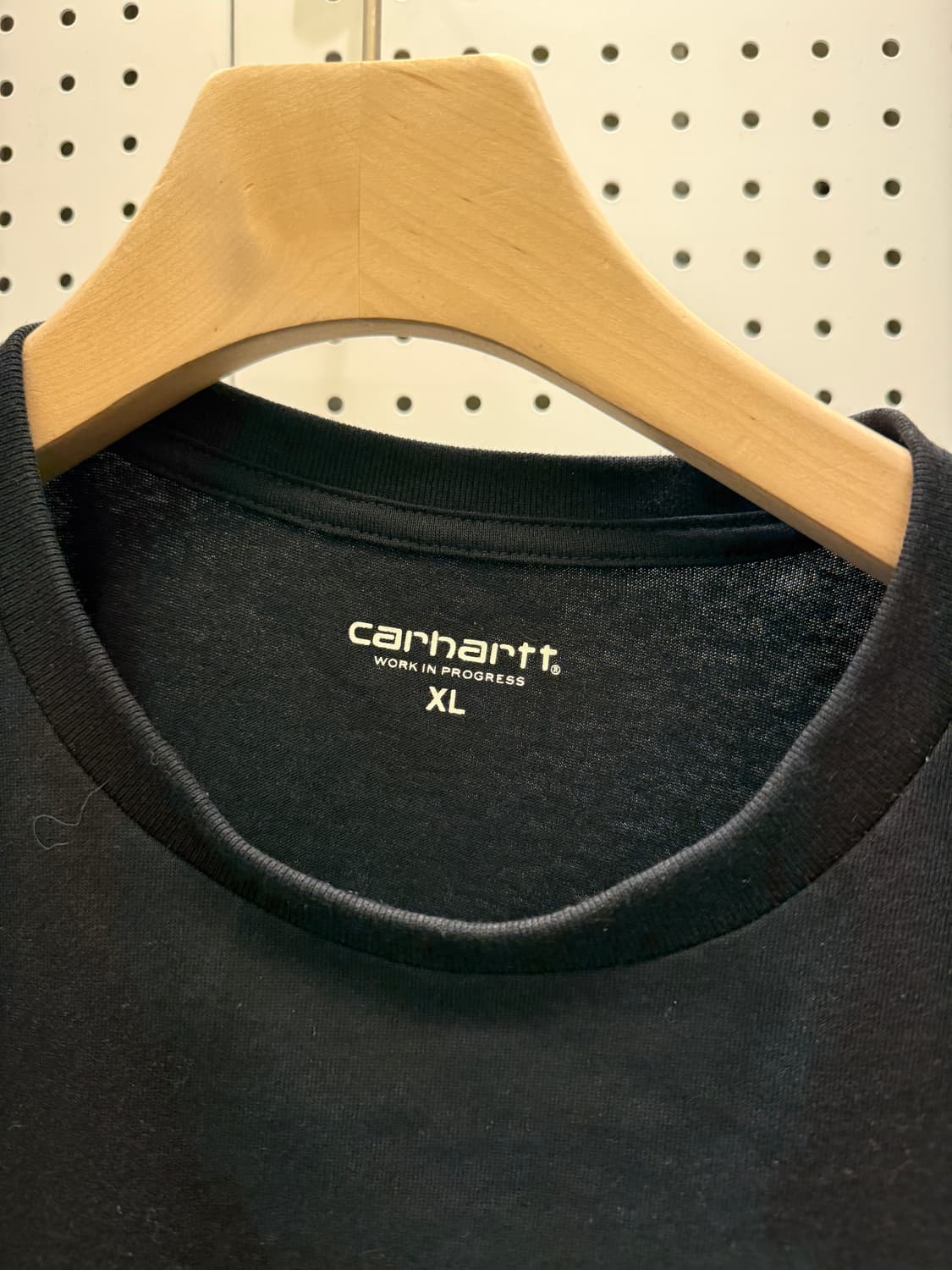 칼하트 WIP 그래픽 반팔 티셔츠 블랙 U1136 상품이미지5