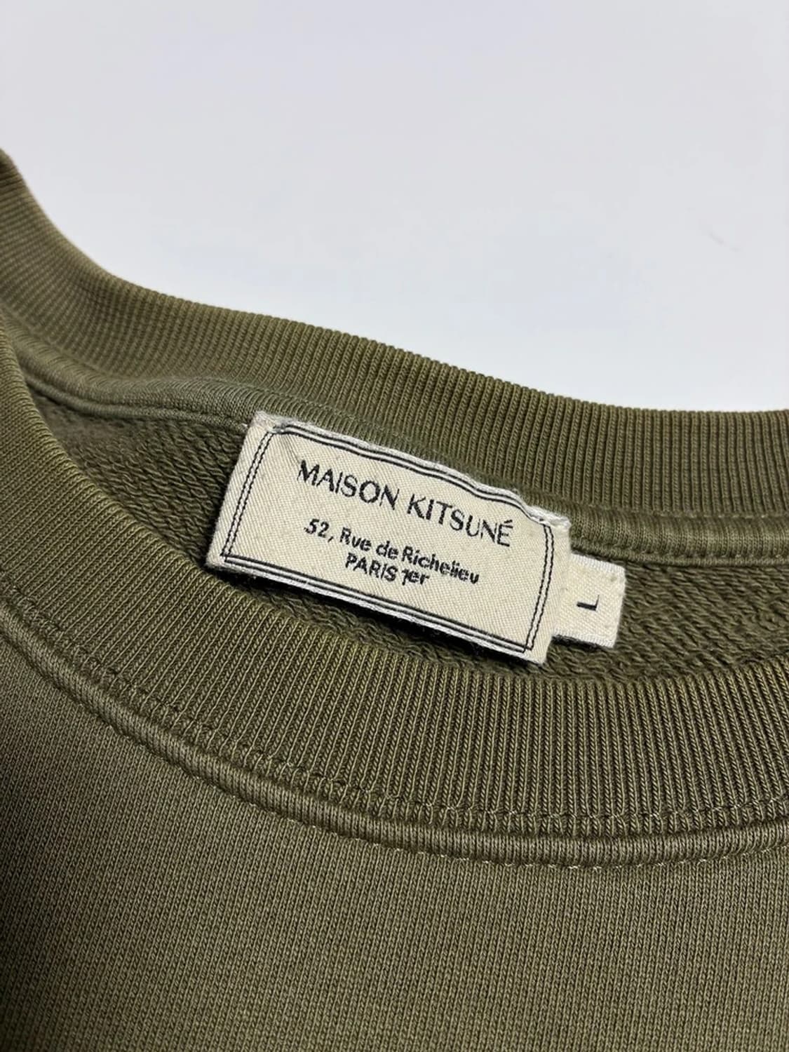 메종키츠네 Maison Kitsune 카키벨벳 폭스헤드 맨투맨 R1276 상품이미지5