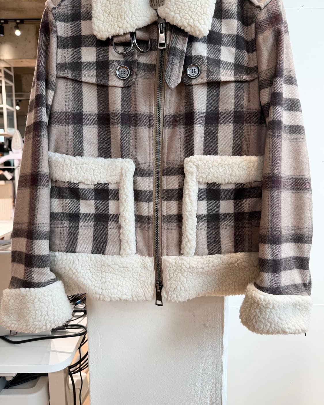 버버리 브릿 브라운 노바체크 무스탕 자켓  상품이미지6