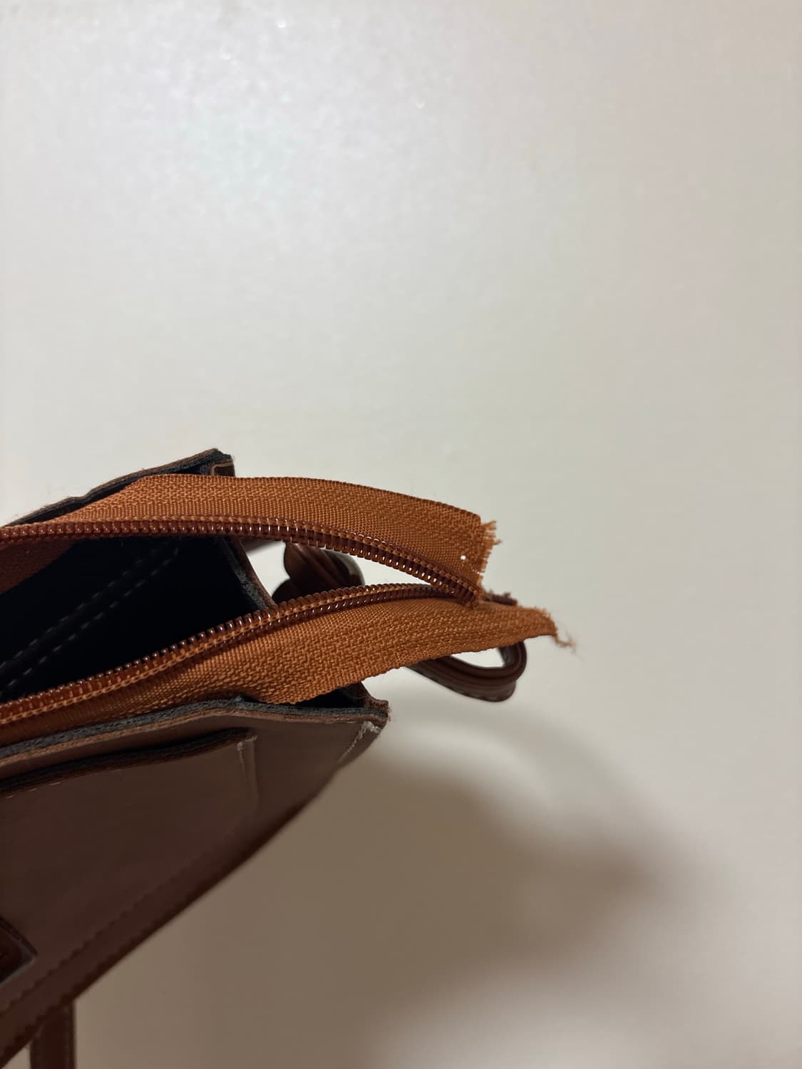 떡볶이 단추 크로스 가죽백 상품이미지2