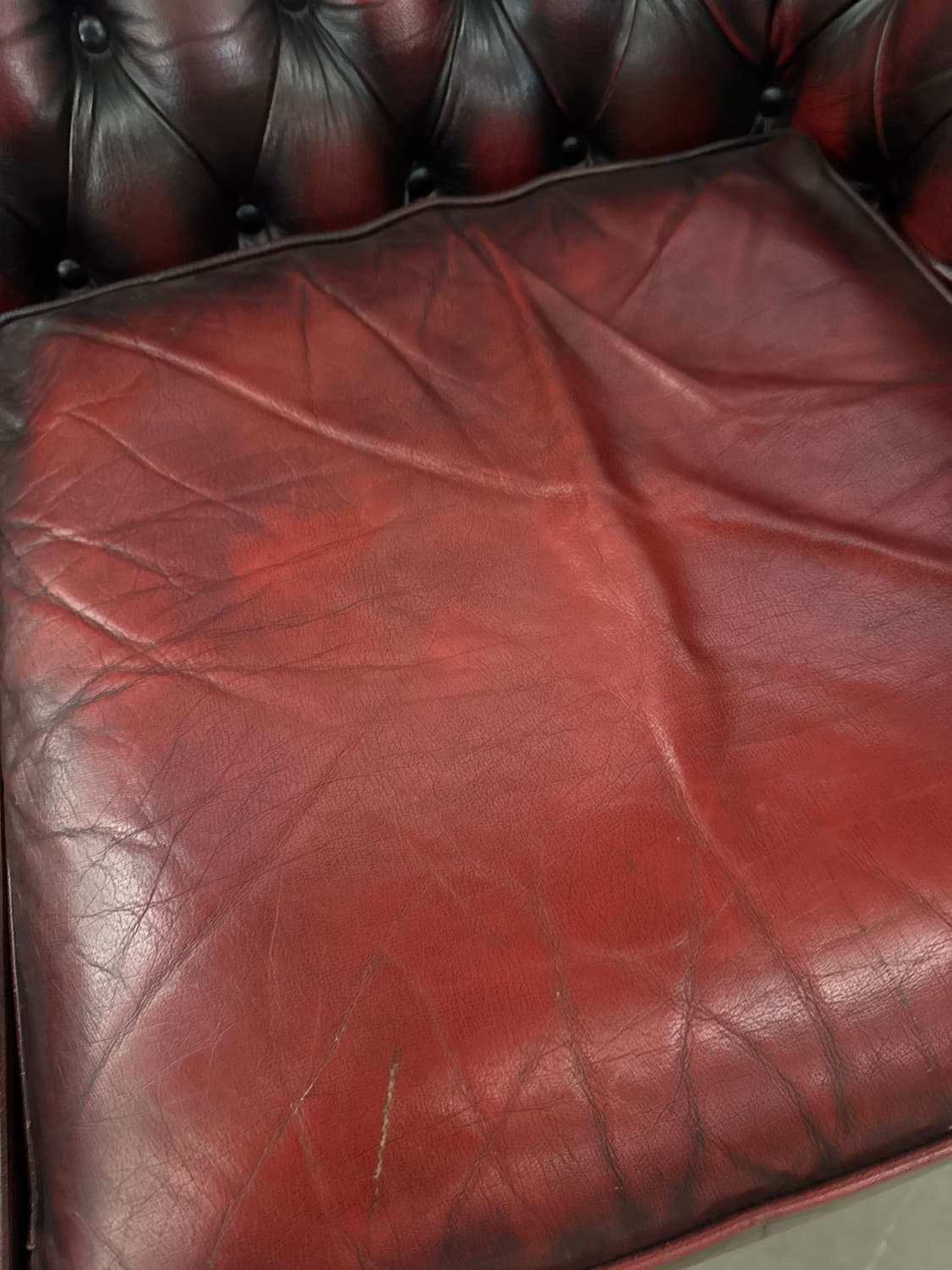 버건디 레드 체스터필드 빈티지소파 상품이미지9
