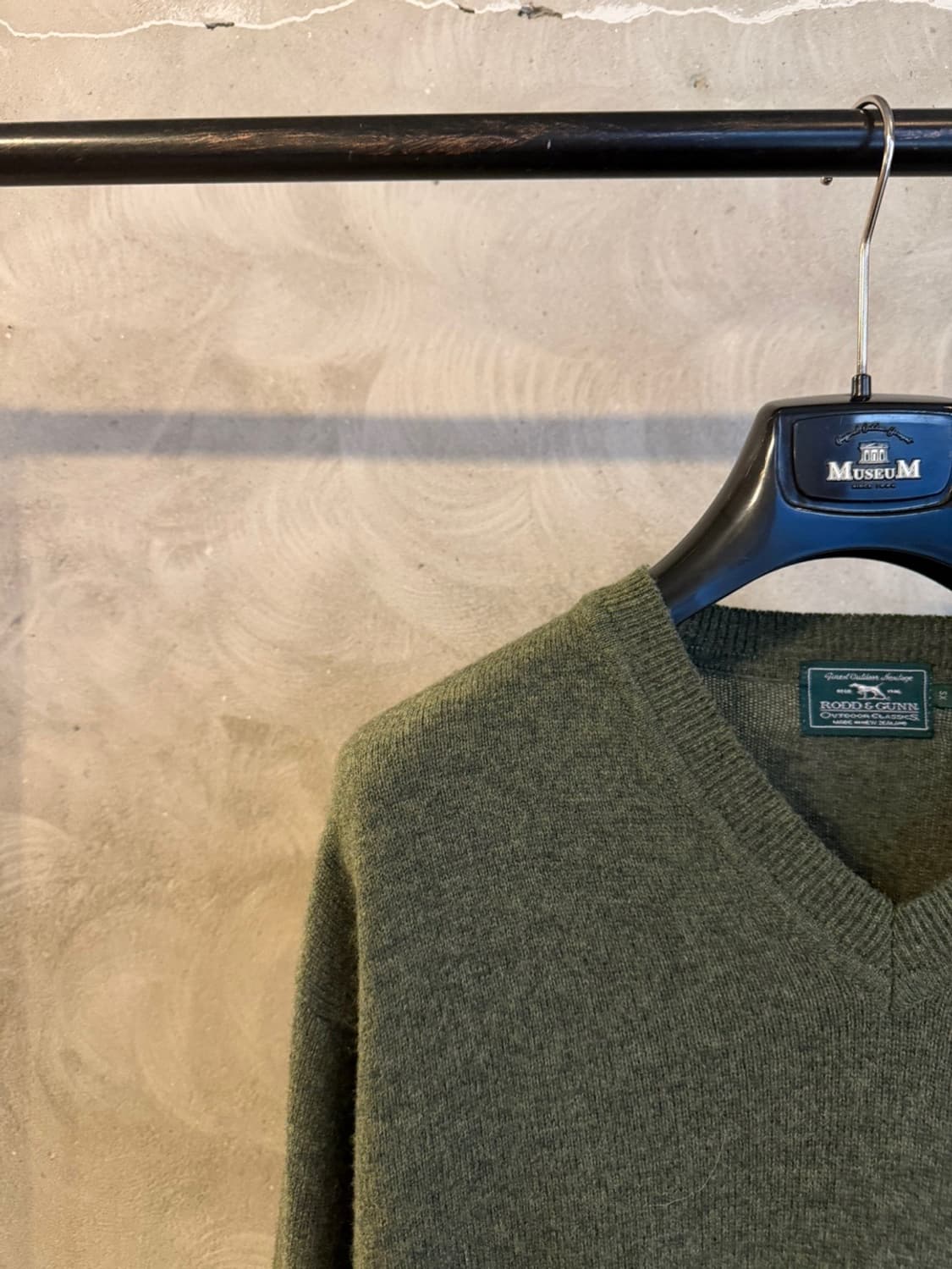 로드앤건 브이넥 니트 100 상품이미지2