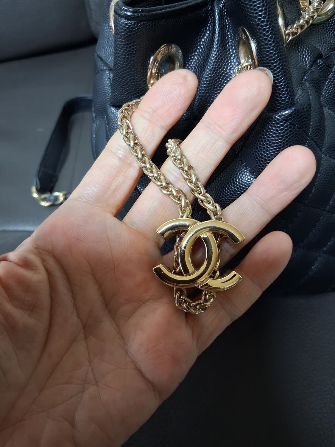 샤넬 노벨티 복조리 크로스 숄더백 상품이미지4