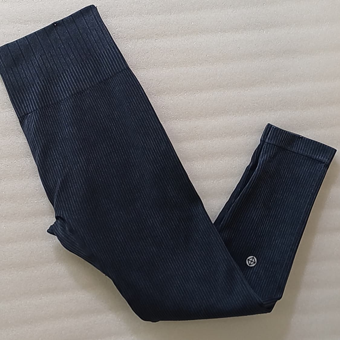 잇존 요가 필라테스 스포츠 골지 레깅스 여성 M L 거의새것 사랑봉봉 상품이미지1