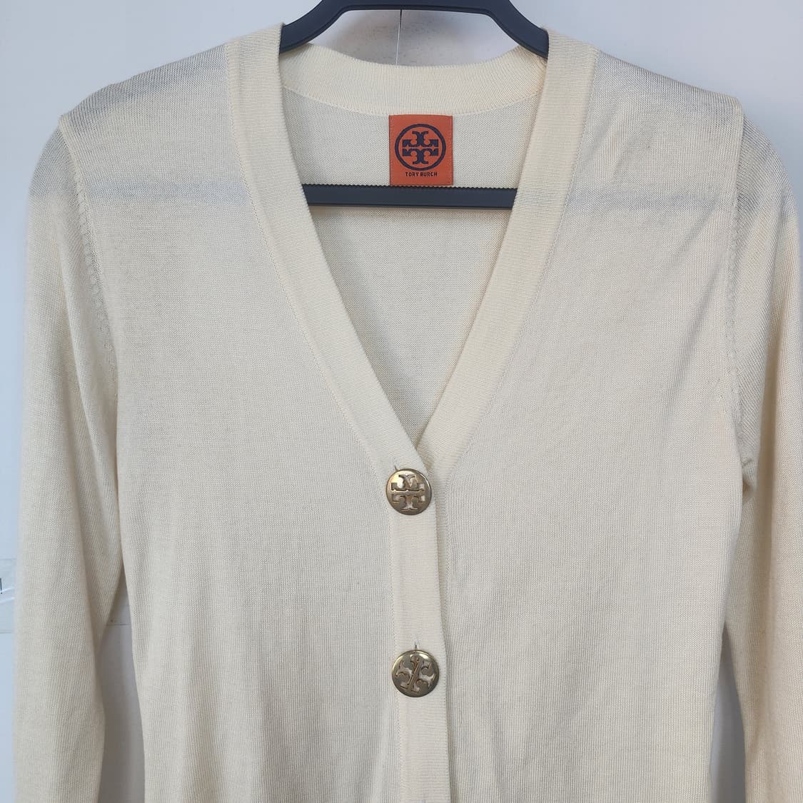 토리버치 아이보리 금장 버튼 가디건 상품이미지2