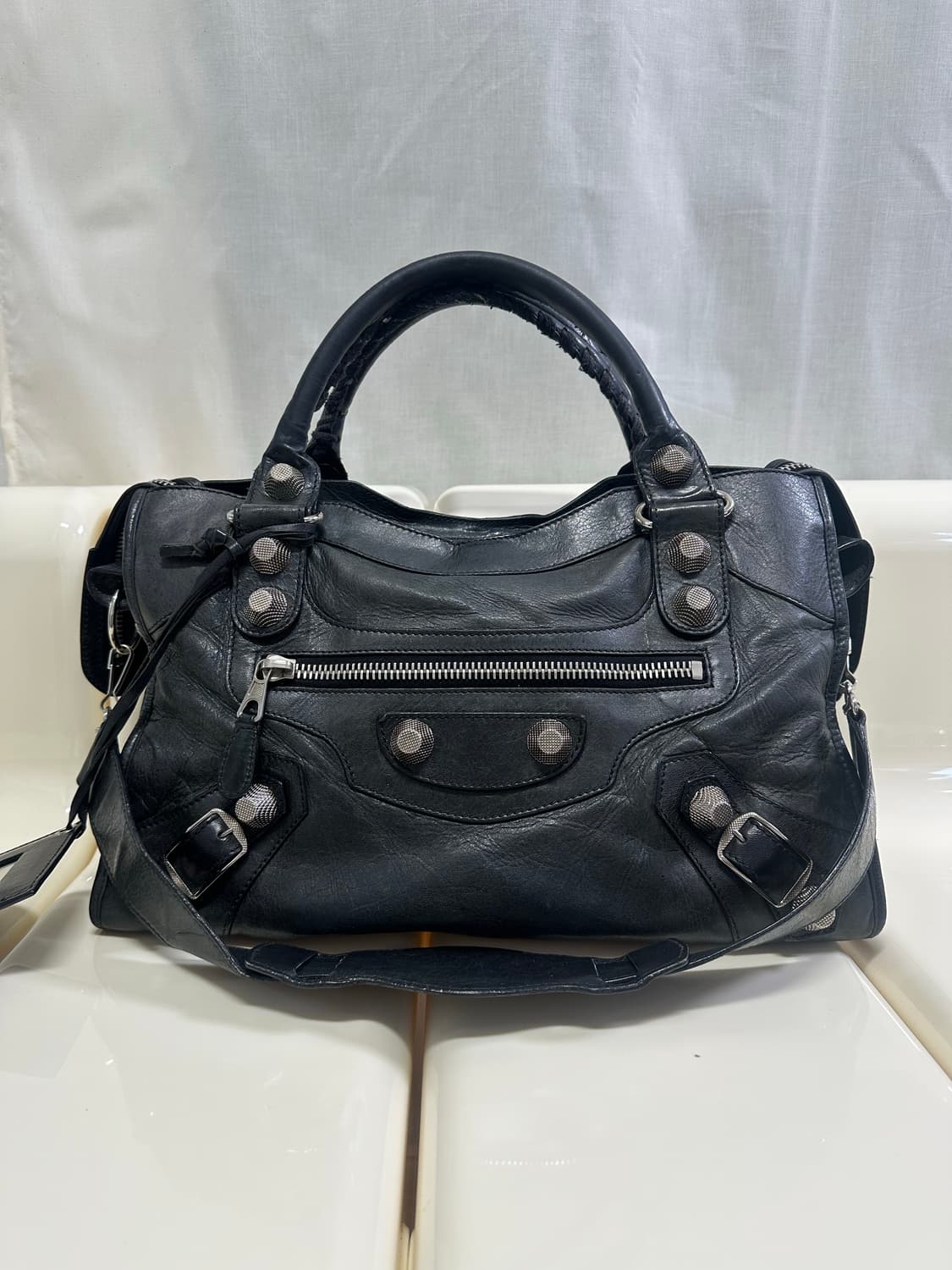 [A 정품] 발렌시아가 자이언트 시티 모터백 미디움 블랙 상품이미지1