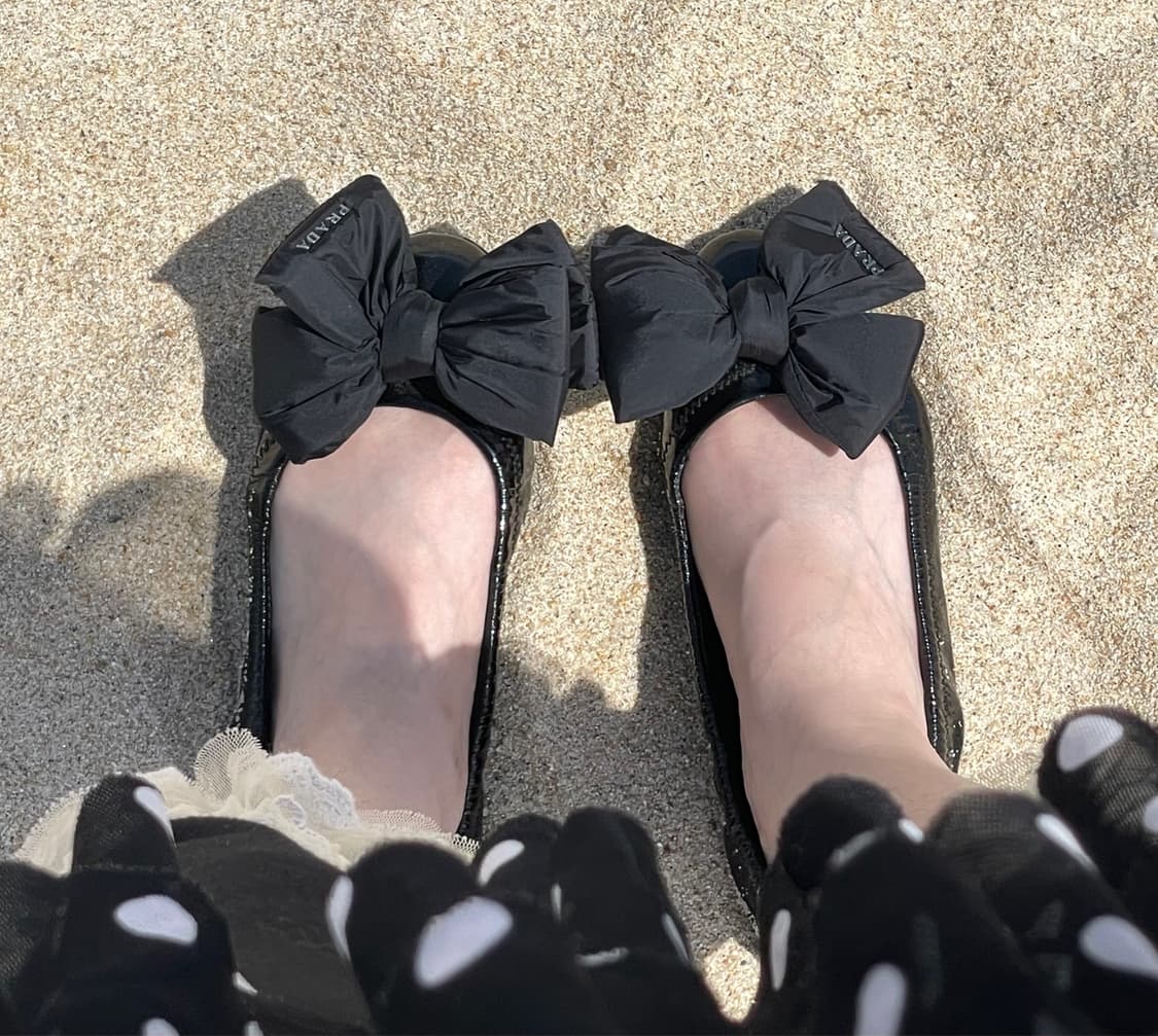 PRADA 프라다 에나멜 포코노 리본 발레리나 플랫 슈즈 상품이미지1