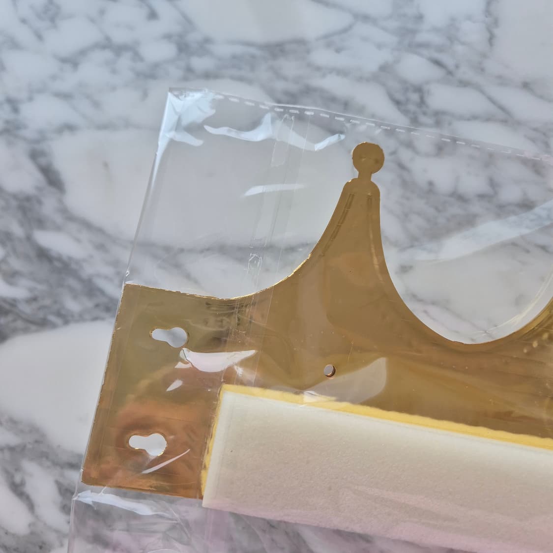 슈프림 왕관 26SS 기프트 크라운 골드 친구 생일파티 굿즈 상품이미지2