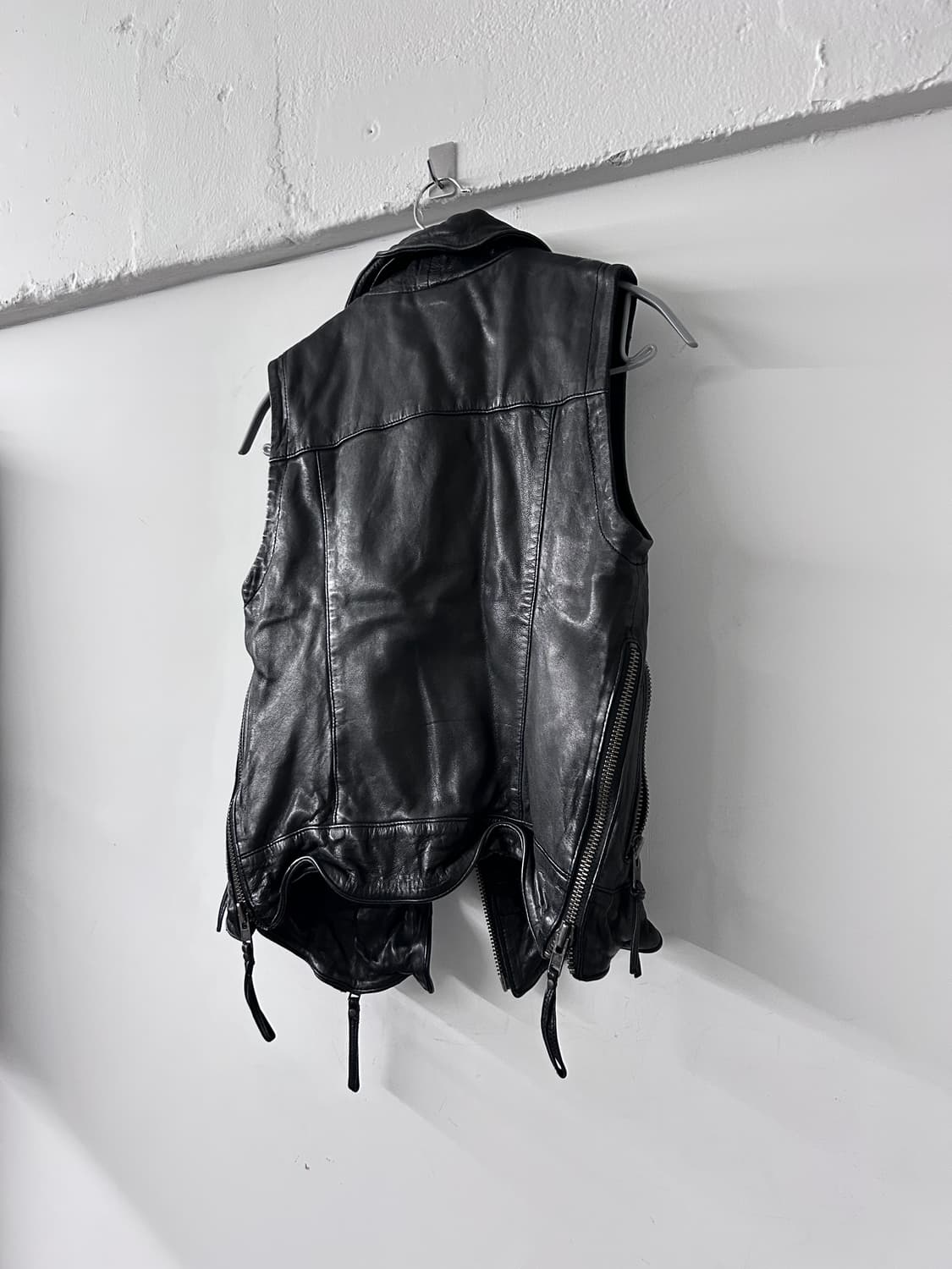 Muubaa Artisanal Diagonal Leather Vest 상품이미지7