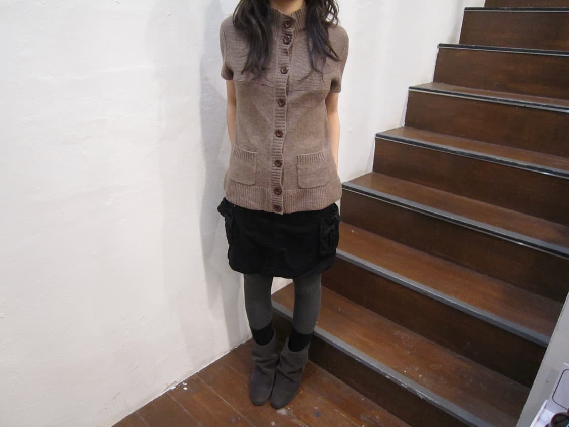 빈티지 반팔 하이넥 니트 버튼업 디테일 슬림핏 베이지 상품이미지2