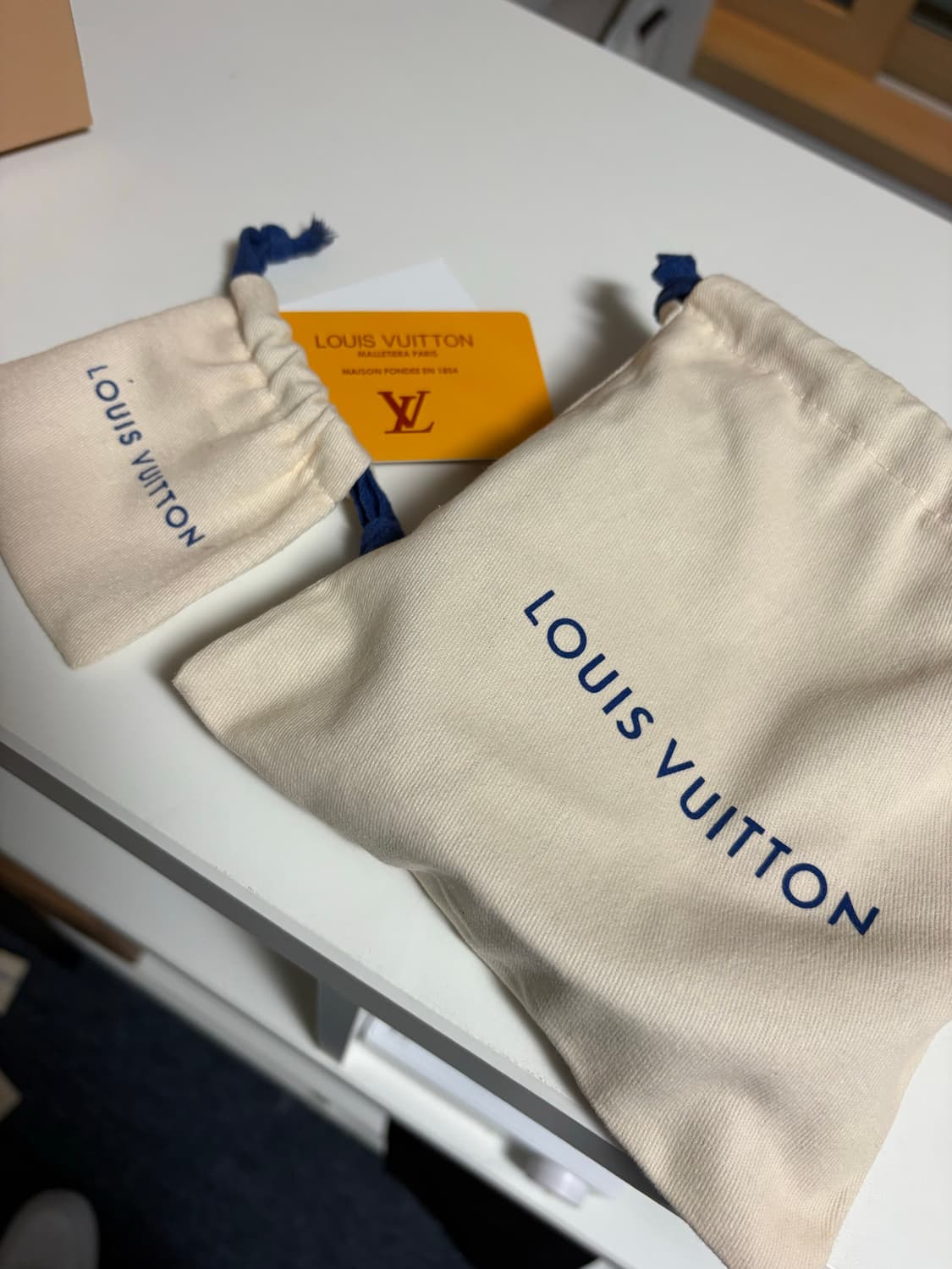 루이비통 이니셜 LV 벨트 블랙 (미사용, 풀박) 상품이미지3