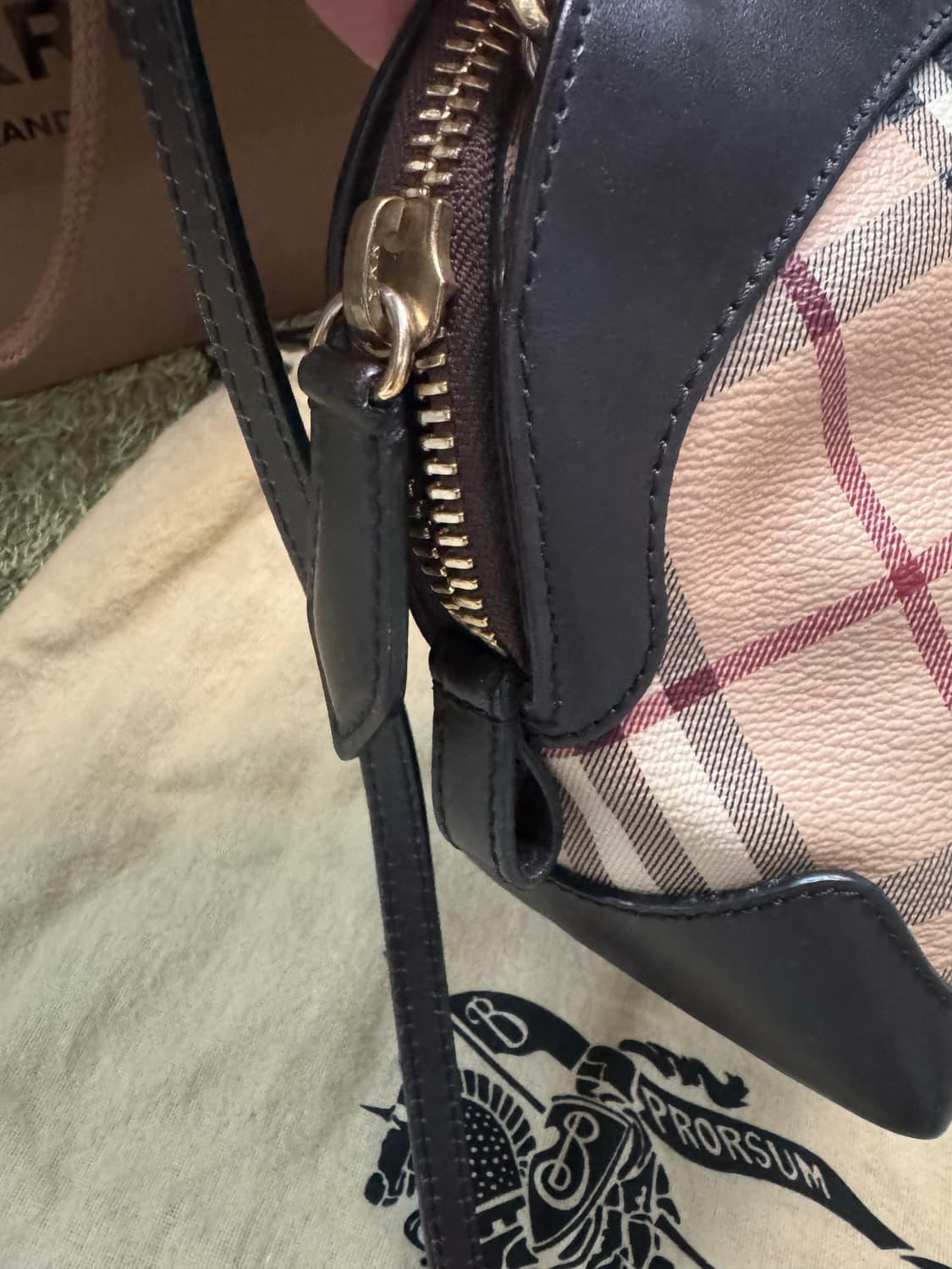 정품 버버리가방 크로그백 상품이미지5