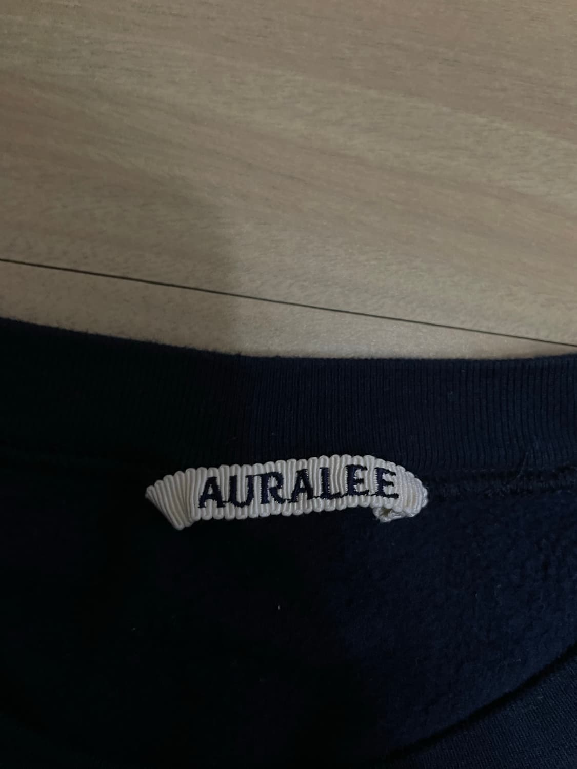 오라리 하이게이지 네이비 맨투맨 상품이미지2