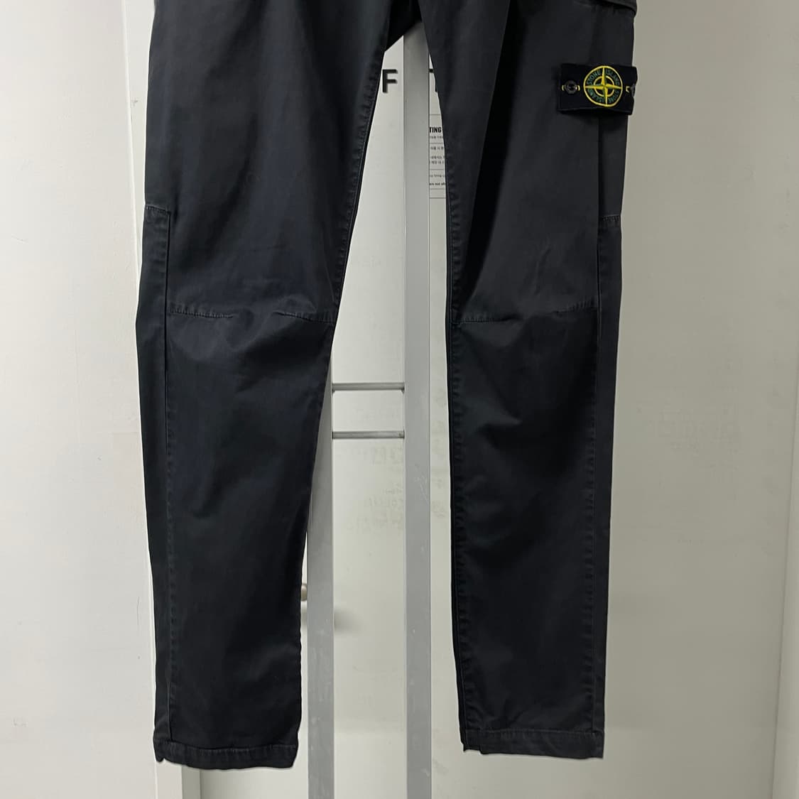 스톤아일랜드 카고 팬츠 블랙 32 상품이미지3