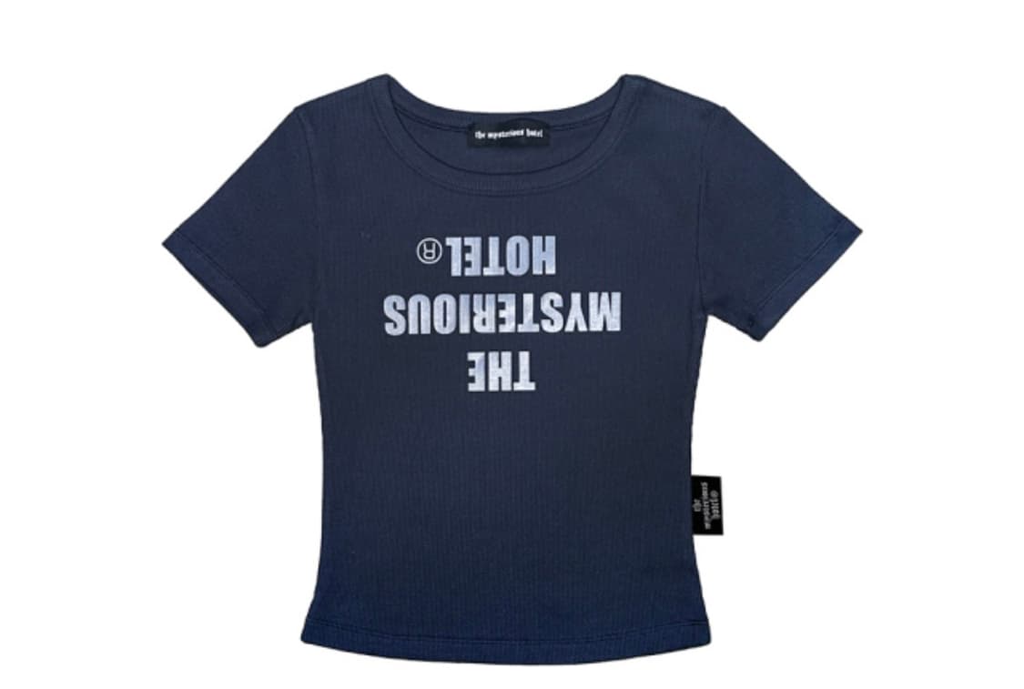 더미스테리어스호텔 슬림 로고 티 상품이미지4