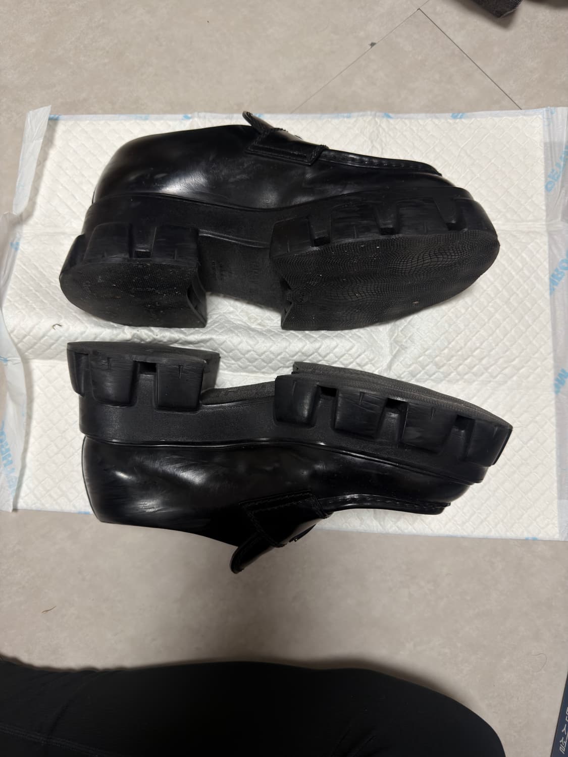 프라다 모놀리스 로퍼 상품이미지5