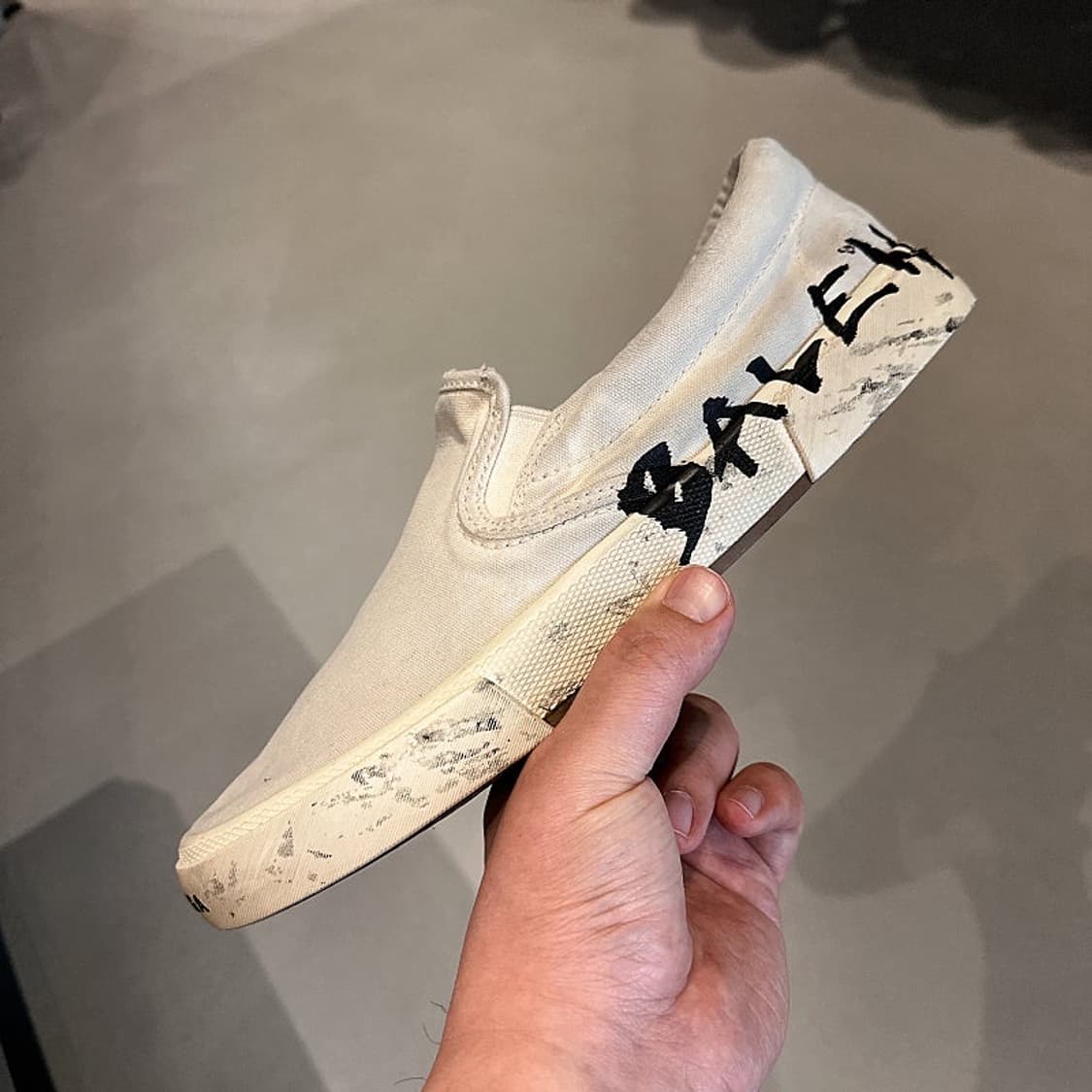 (정품/새상품) 발렌시아가 남성 화이트 블랙 PARIS 그래피티 슬립온 상품이미지1