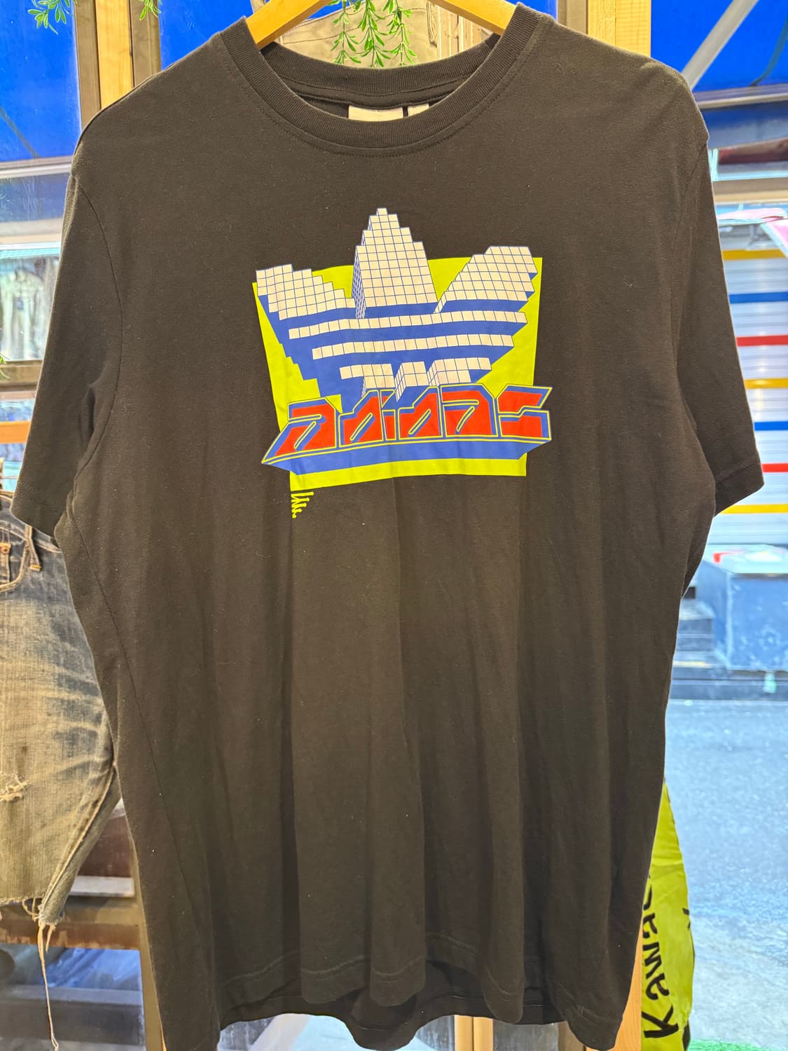 아디다스 그래픽 메타버스 반팔티 상품이미지1