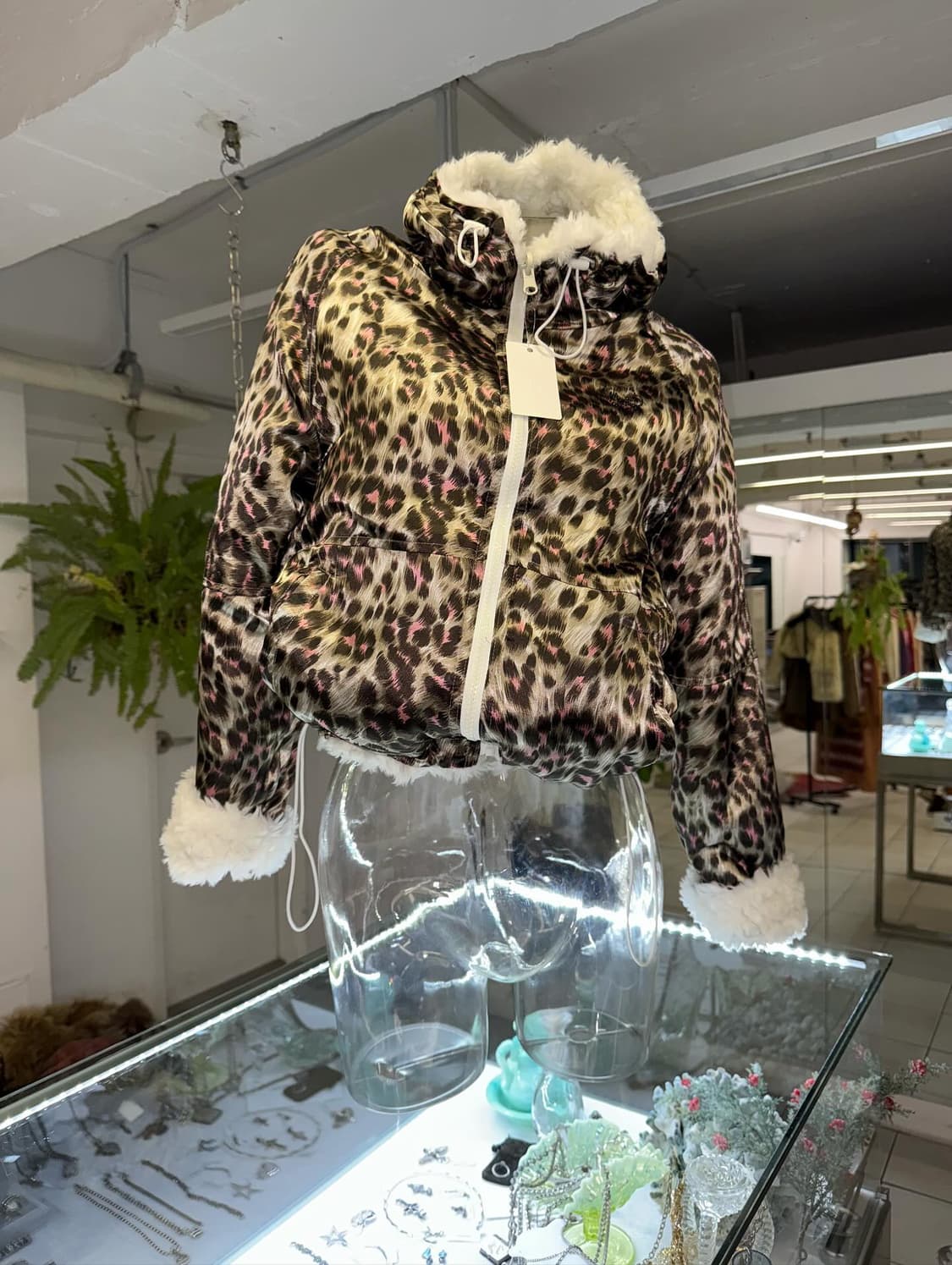 리버서블 호피 레오파드 퍼 화이트 점퍼 새상품 양면 리버시블 상품이미지1