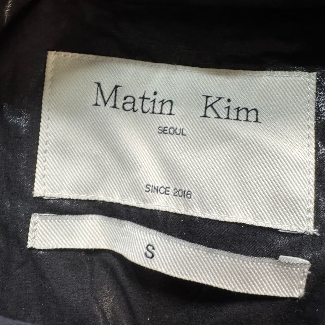 Name : 마뗑킴 마뗑로고 투웨이 코팅 다운 유광 숏패딩 :) 상품이미지7