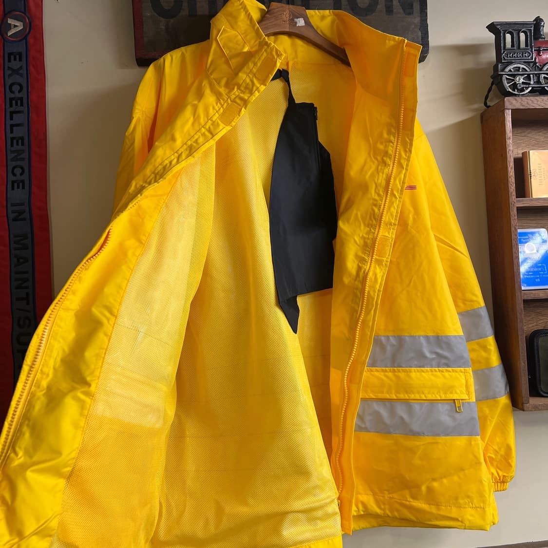 DHL Windbreaker Medium Size (100~105) 상품이미지7