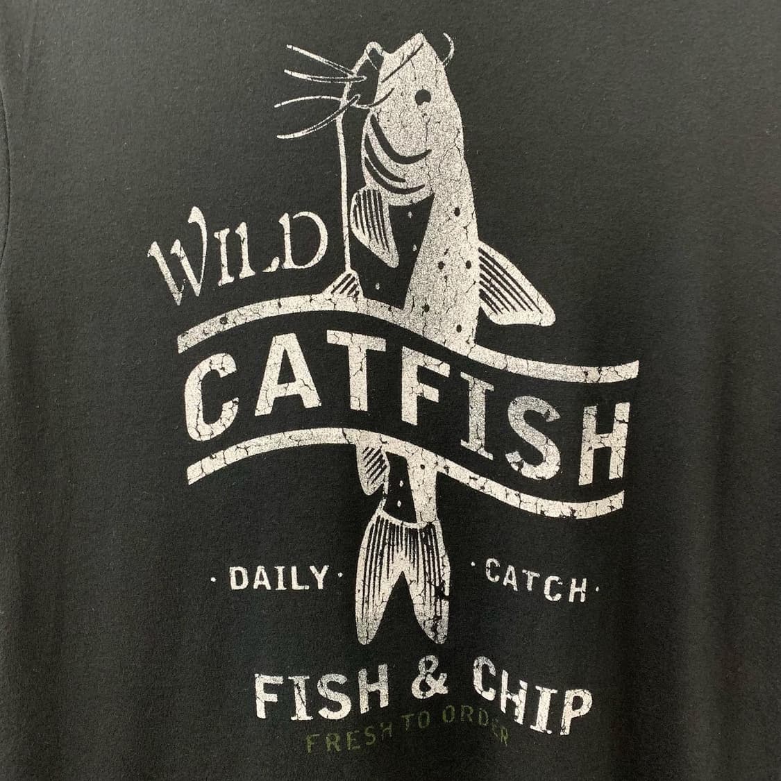 챕스 블랙 캣피쉬 프린팅 하프 티셔츠 상품이미지2