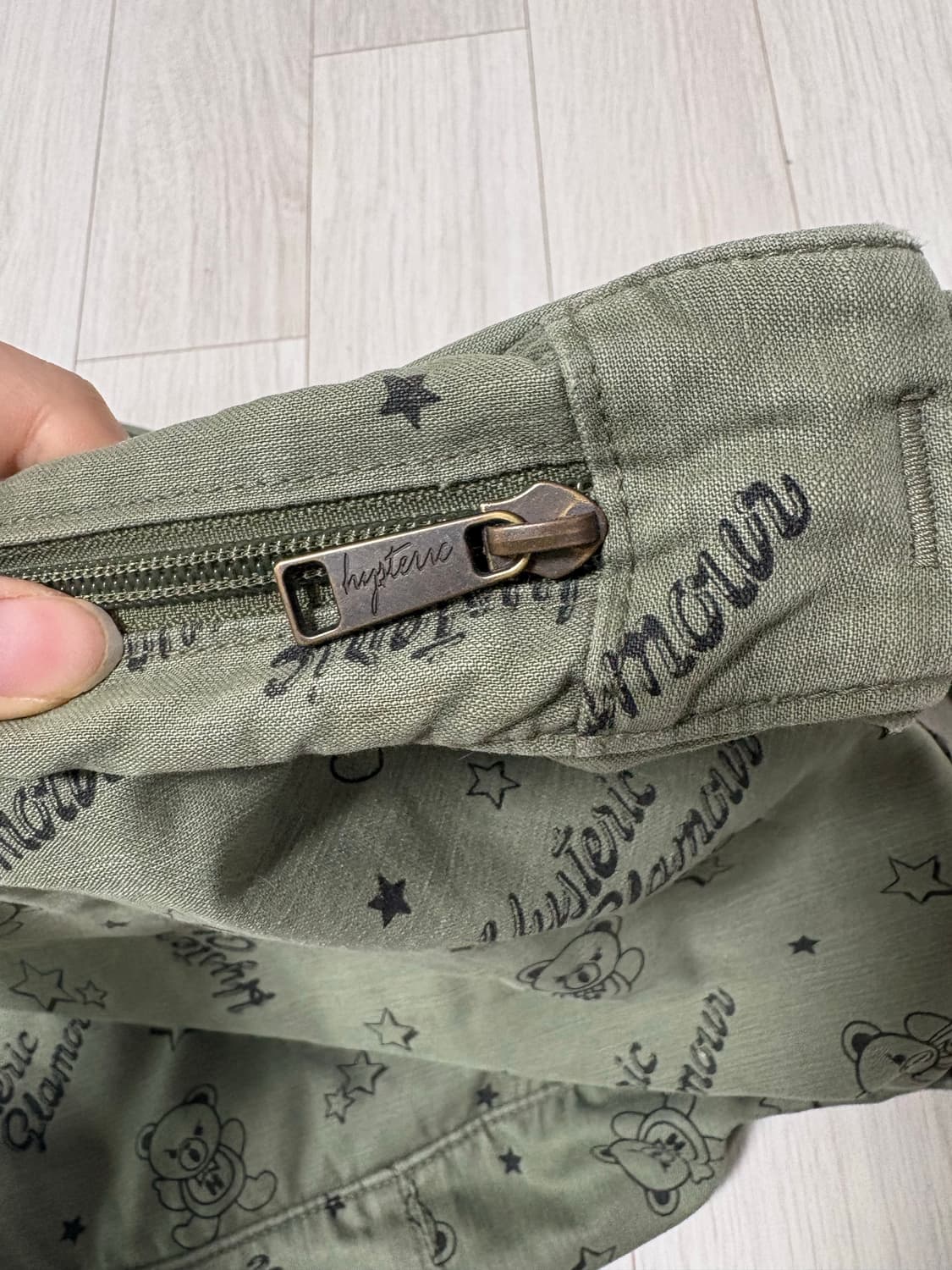 히스테릭 글래머 카키 퍽베어 크로스백 상품이미지4