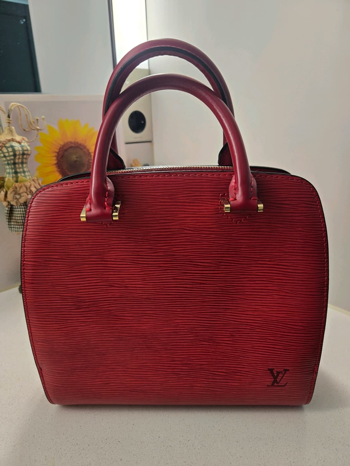 루이비통 에삐 사블롱 레드 핸드백 가격인하 상품이미지1