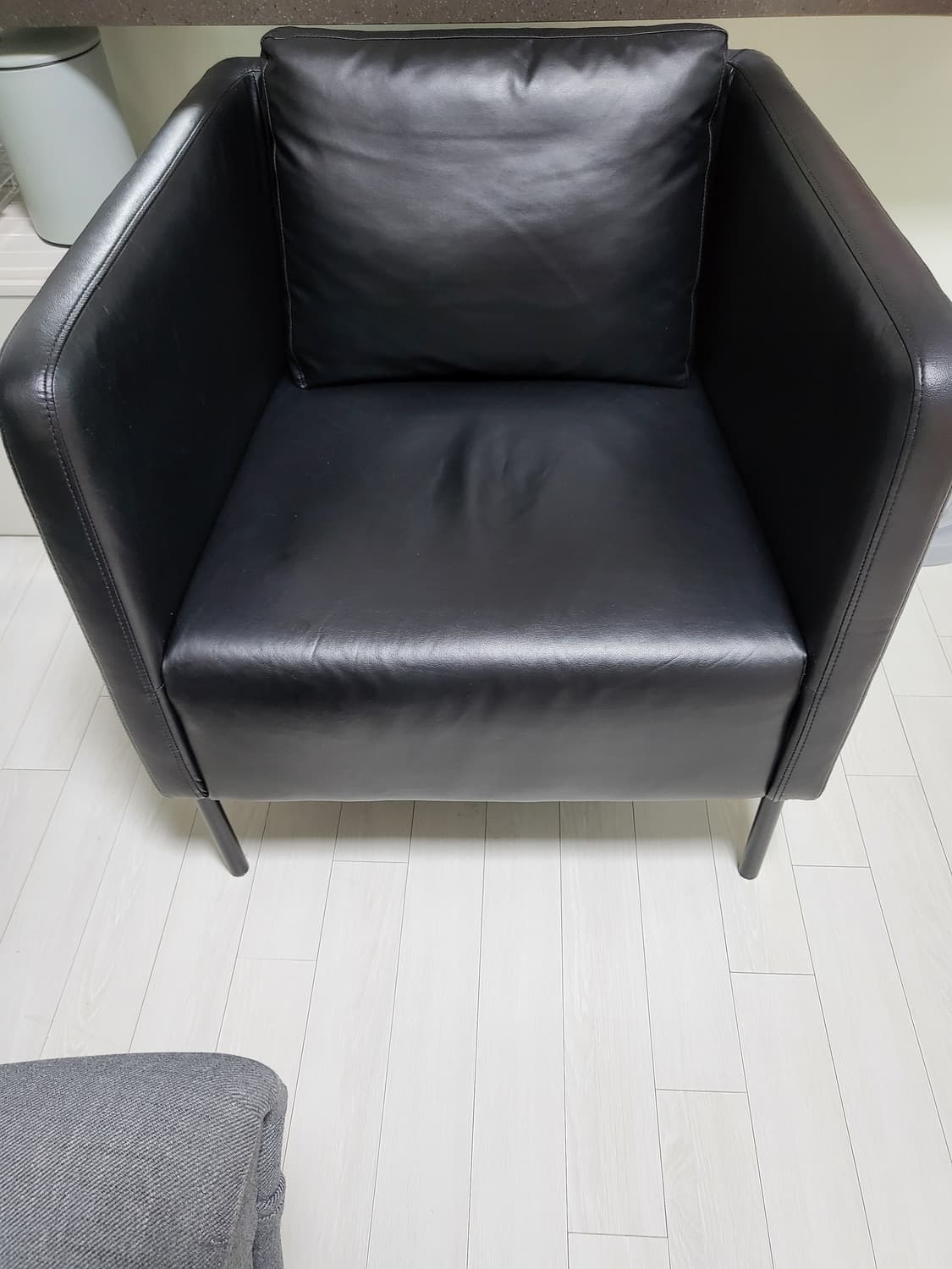 이케아 EKERÖ(에케뢰) 암체어, 킴스타드 블랙 색상 제품 상품이미지7