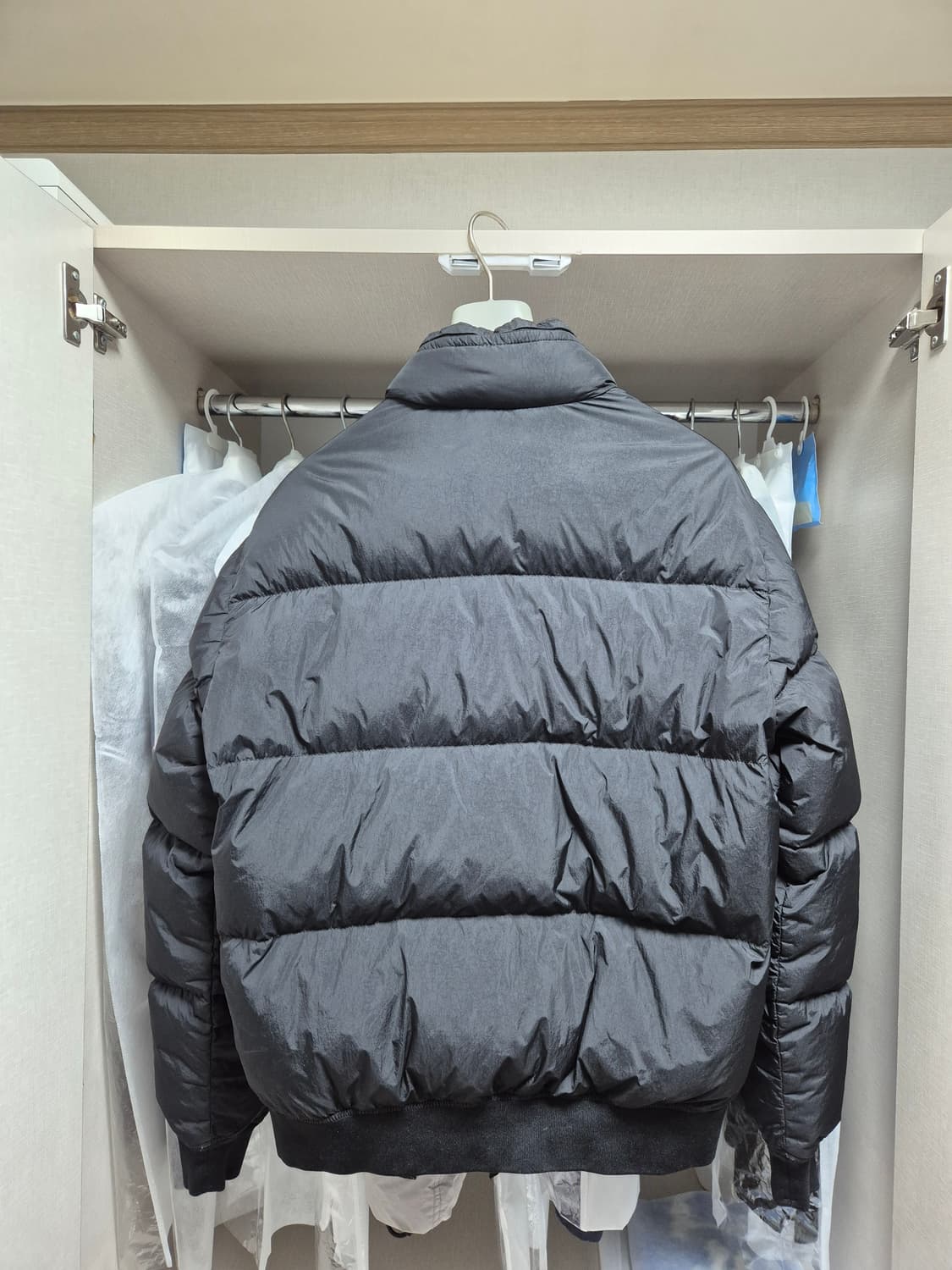 백화점판 17FW-95-M 스톤아일랜드 우원재 크링클랩스 패딩 블랙 상품이미지2