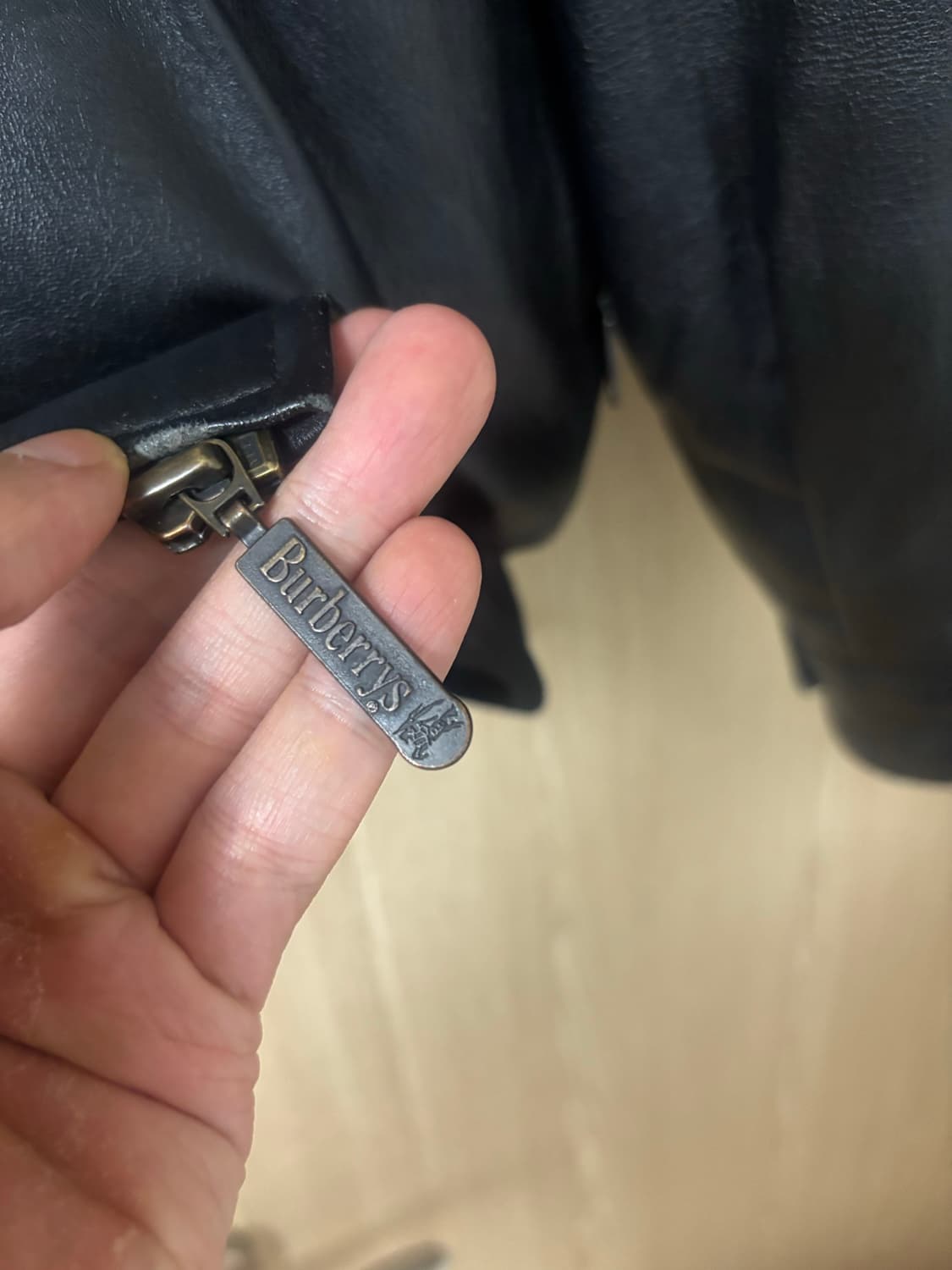 버버리 가죽 블루종 자켓 판매합니다. 상품이미지9