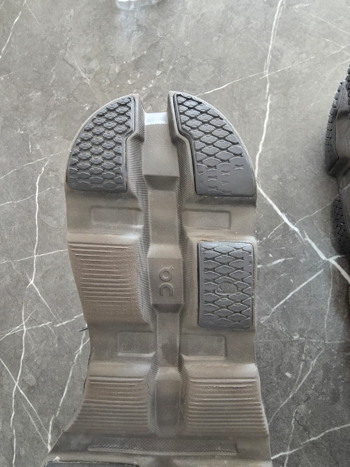 온파프 온러닝 파프 클라우드몬스터 브라운 290 상품이미지5