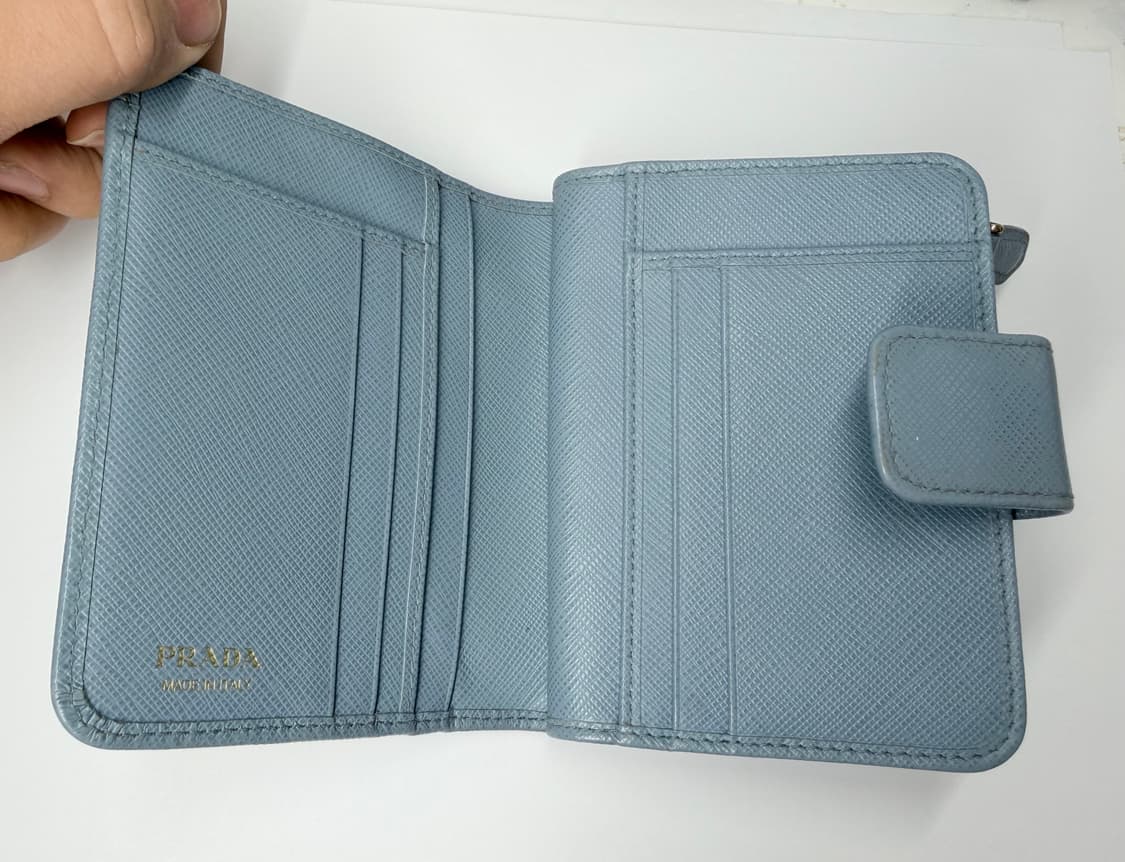 [정품] 프라다 사피아노 스카이블루 지갑 상품이미지8