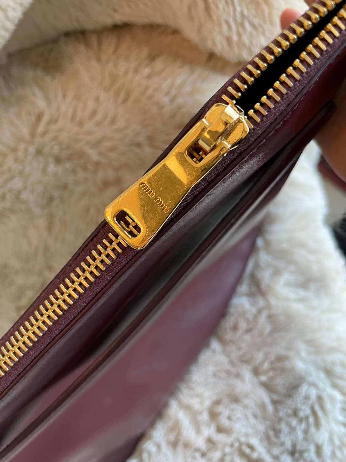 [정품/거의새제품] 미우미우 버건디 스터드 클러치 연말 파티룩 상품이미지7