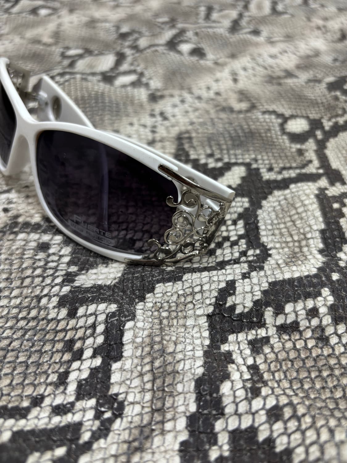 “Vintage” Gothic Detail White sunglasses 상품이미지3