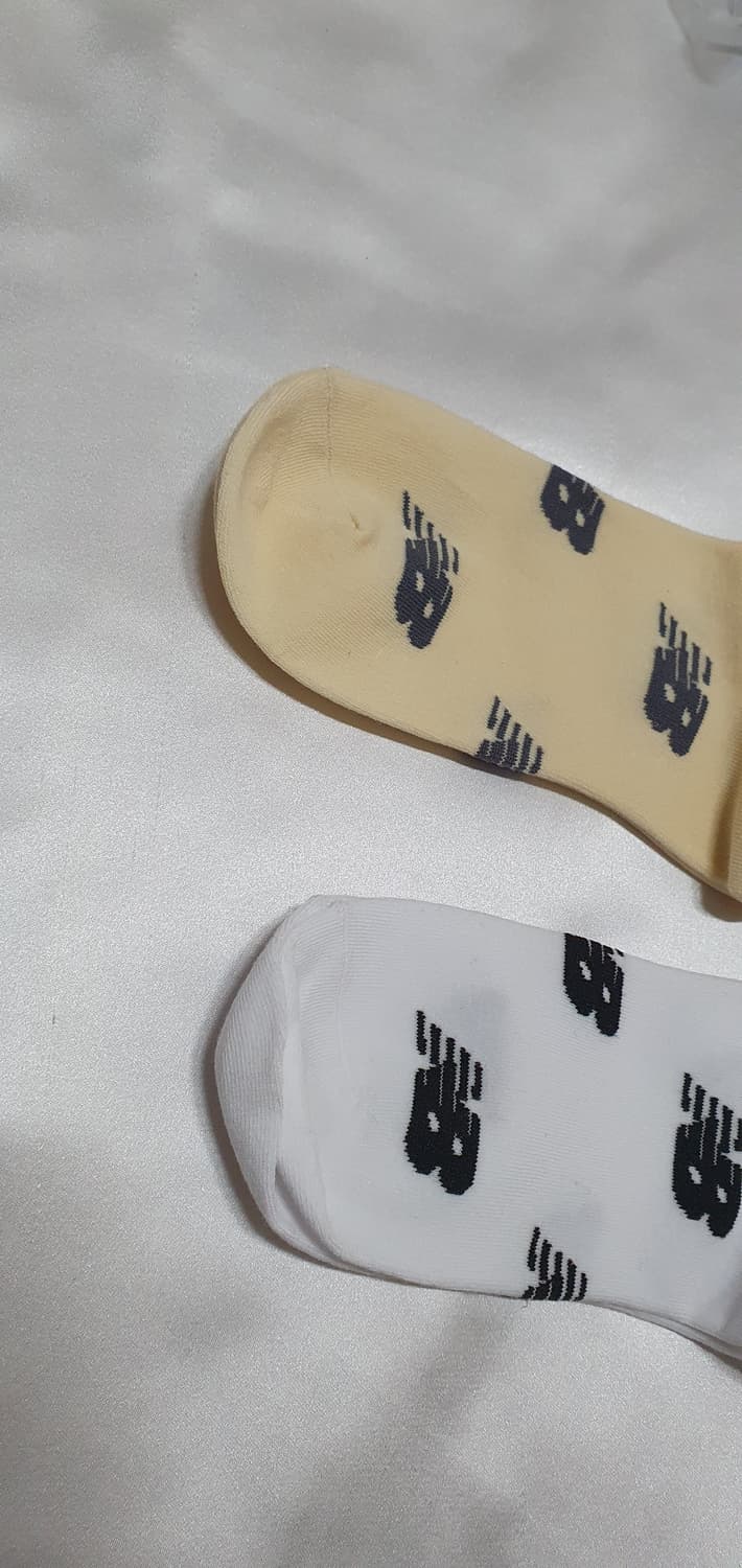베이지 화이트 레터링 패턴 뉴발란스 양말  상품이미지3