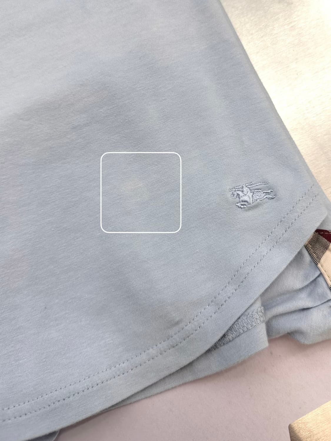 버버리 기마로고 노바체크 V넥 반팔 티셔츠  상품이미지8