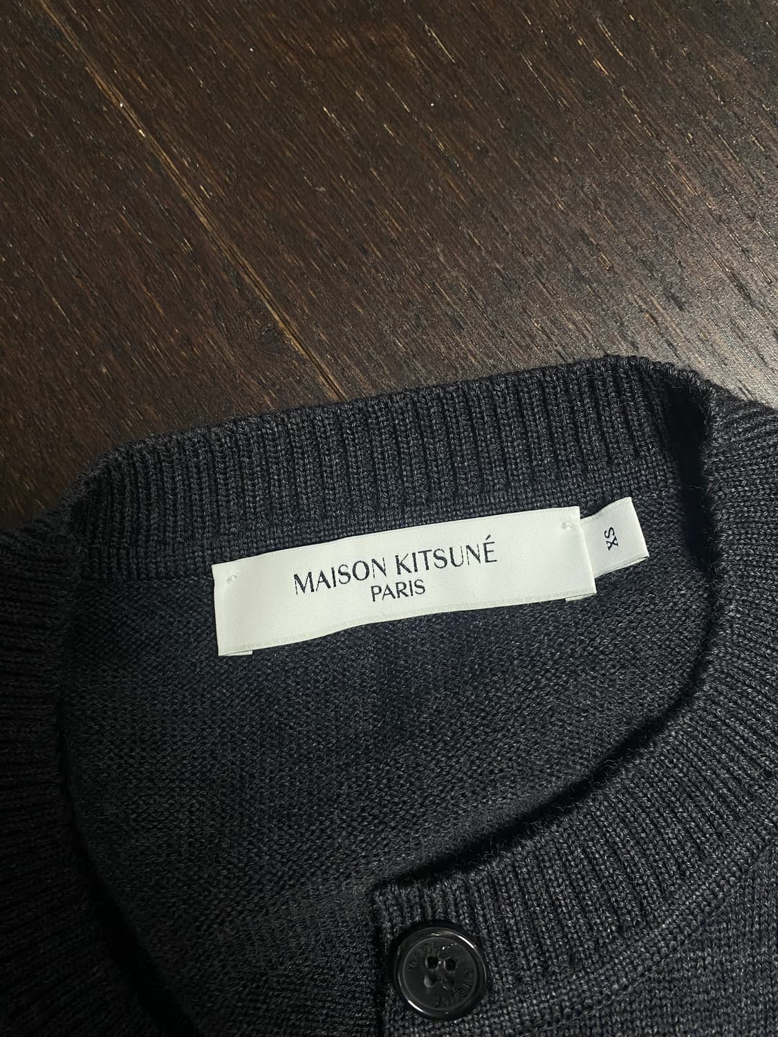 Maison Kitsune 클래식 라운드넥 가디건 - 다크 그레이 상품이미지2