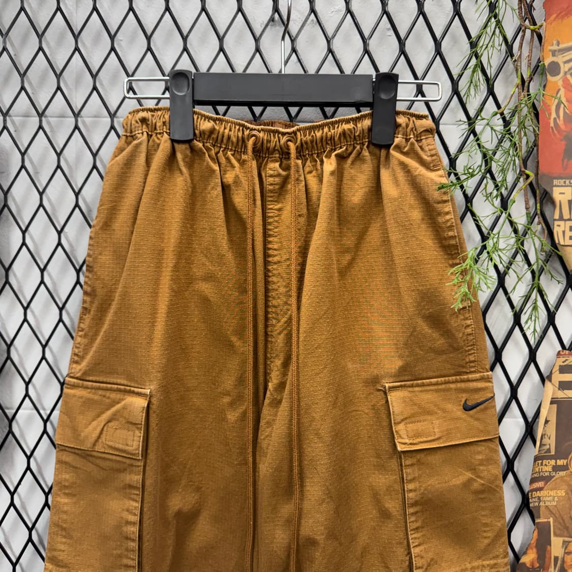 나이키 스트링 카고 팬츠 사이드 빅포켓 포인트 브라운 상품이미지3