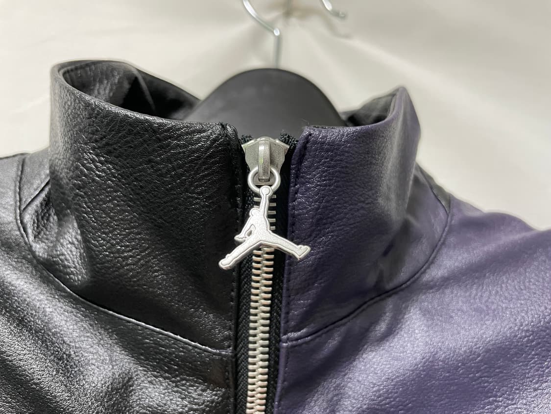나이키 조던 여성 뉴 클래식 캡슐 2.0 가죽 자켓 M _ 블랙/퍼플 상품이미지4
